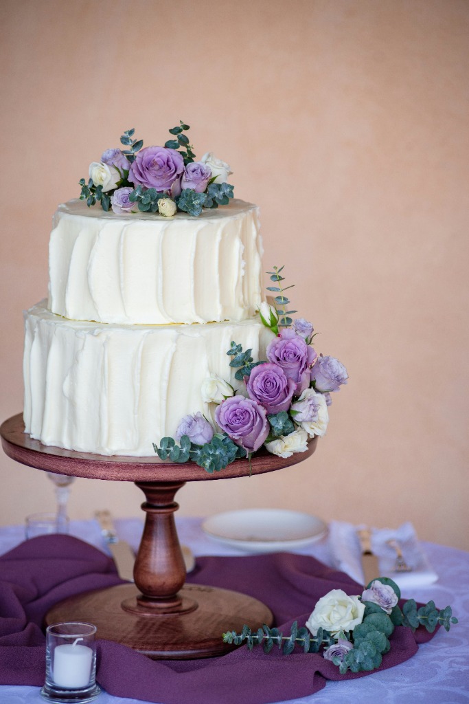 Lavender blossom 2-tier cake roses