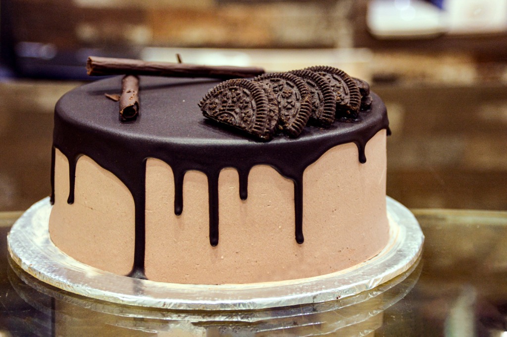 Chocolate drip cake toppings