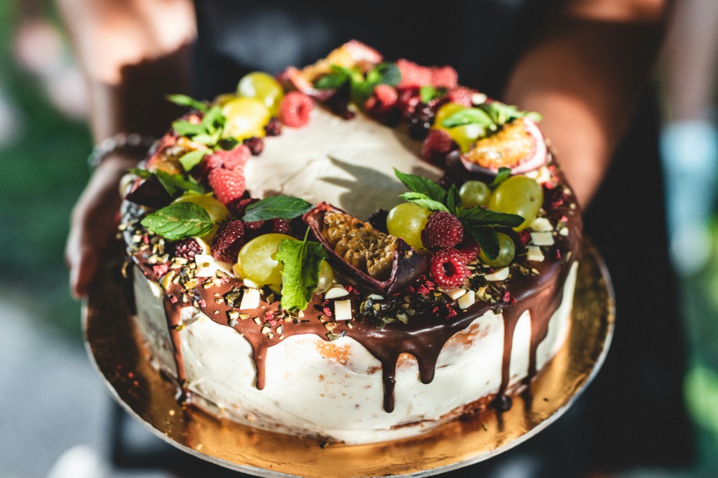 Rustic berries fruit naked cake